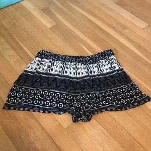 black and white flowy shorts